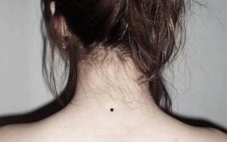 Nốt ruồi sau gáy bên trái phải của nam nữ giàu hay nghèo - Ảnh 12