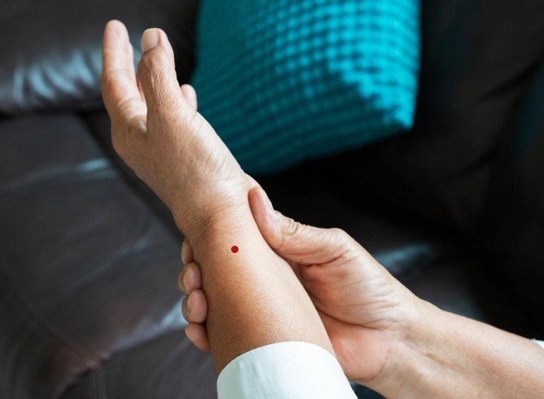 Cổ tay có nốt ruồi thì người này có nhiều năng khiếu về nghệ thuật - hình 13