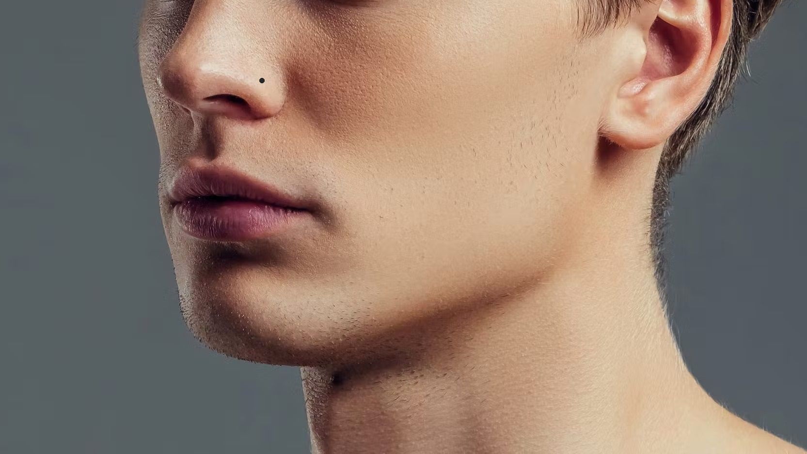 Nốt ruồi ở cánh mũi phải của nam giới nếu là nốt ruồi lành thì mang lại nhiều tài lộc, công danh sự nghiệp - hình 16