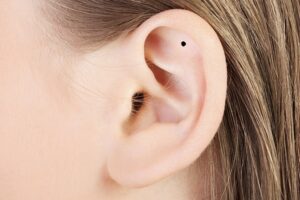 Nốt ruồi ở tai bên trái, phải của nam, nữ giàu hay nghèo? - ảnh 2