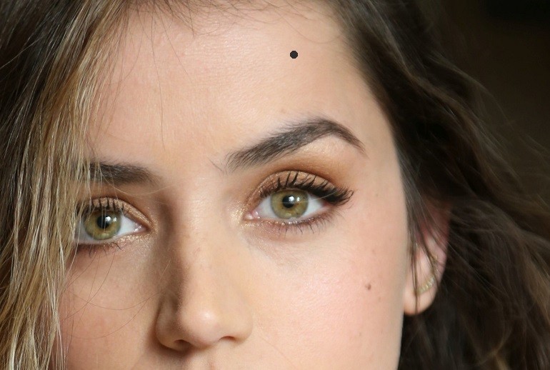 Nốt ruồi trên trán nữ giới sẽ không phú quý như nam giới - hình 24