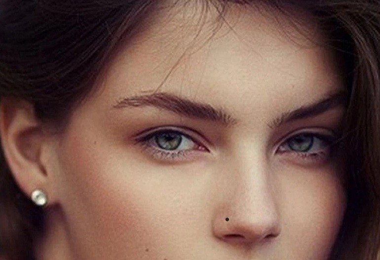 Vị trí cánh mũi phải là nốt ruồi không tốt với nữ giới - hình 25