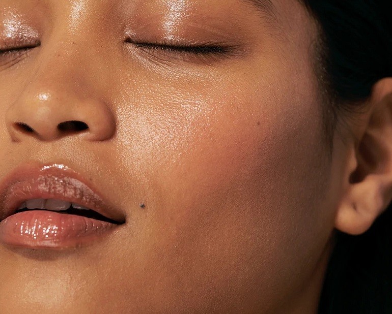 Với những nốt ruồi may mắn trên mặt phụ nữ thì ta không nên xóa bỏ - hình 8