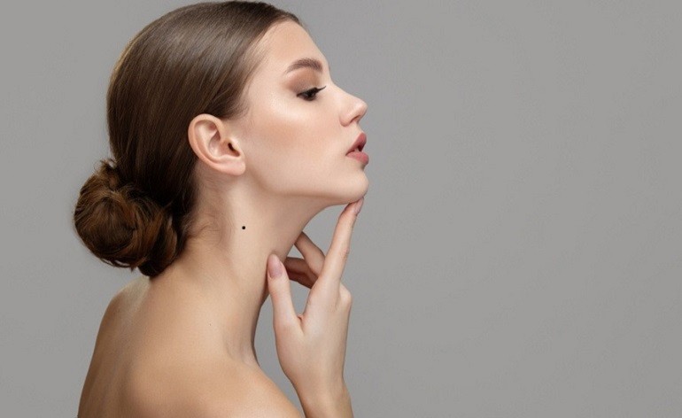Nốt ruồi ở cổ bên trái, phải của nam, nữ giàu hay nghèo - Ảnh 1