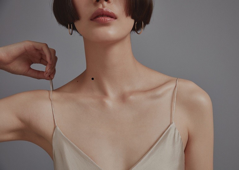 Nốt ruồi ở giữa cổ và vai có phúc tướng giàu sang - Ảnh 9