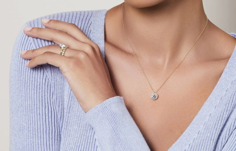 Những viên kim cương lấp lánh chắc chắn sẽ kìm hãm thành công tính cách nóng nảy của người số 11 - Ảnh 16