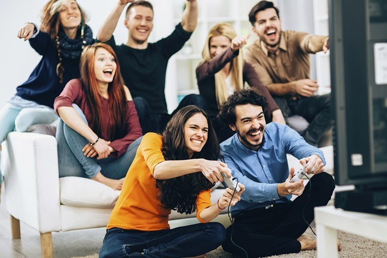 Nhẫn cầu hôn đeo ngón nào mới đúng? Đeo tay trái hay phải? - ảnh 9